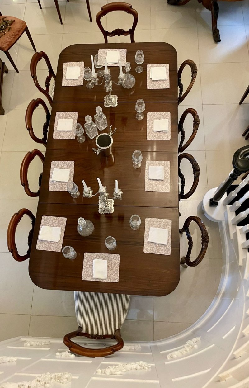 Exceptional Quality Antique Regency Figured Mahogany Triple Pedestal 10/12 Seater Dining Table - Image 2